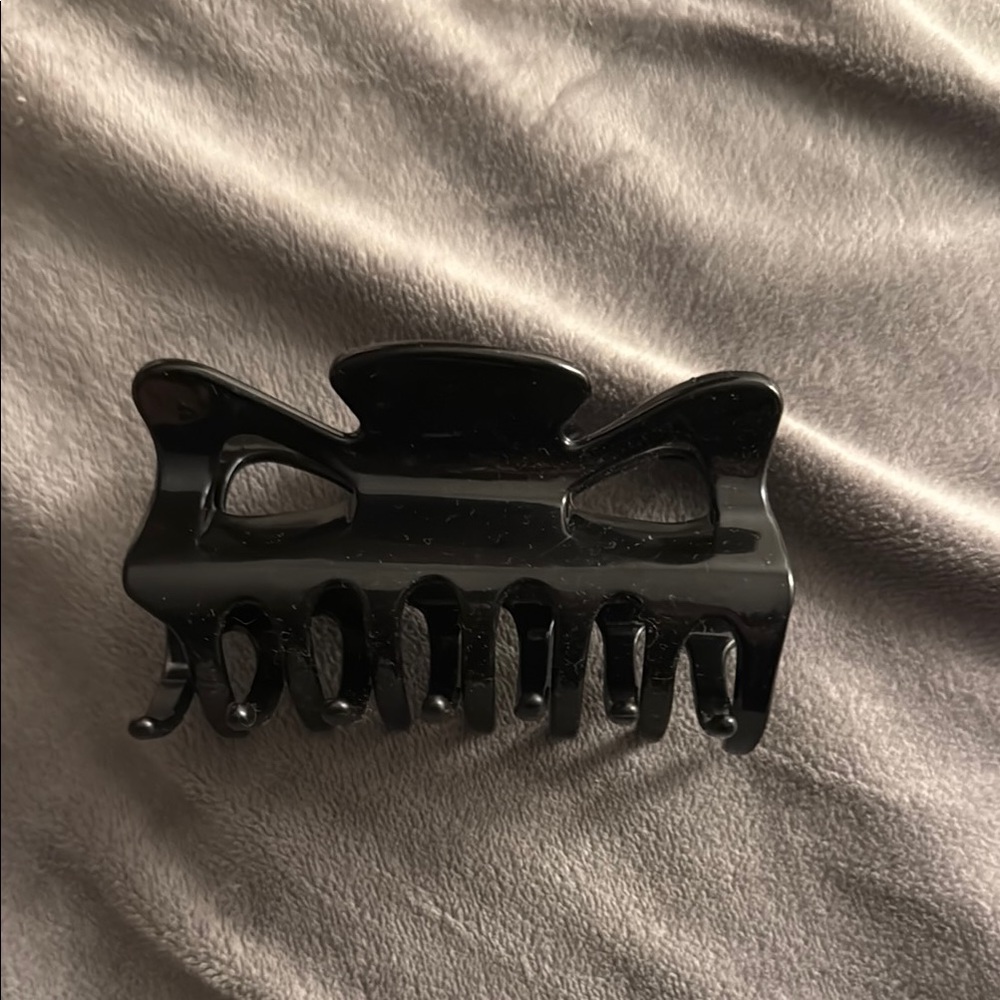 Black Hair Claw Clip